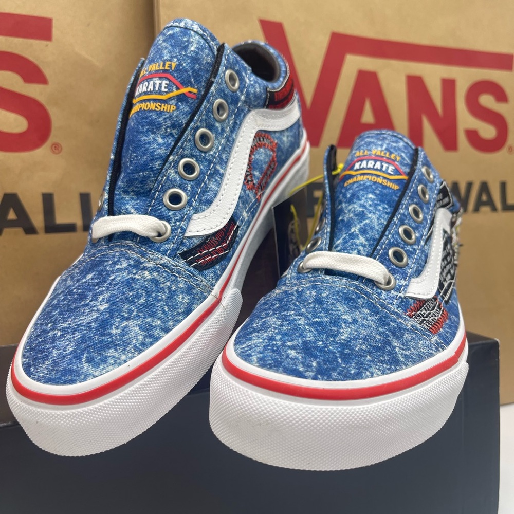 Vans WMNS Old Skool
Cobra Kai Multi/True White Sneakers
VN0A3WKT6GL - Picture 11 of 16